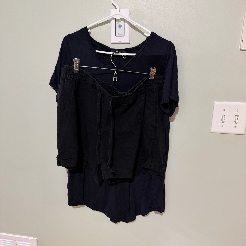 Black tee shirt and linen feel shorts bundle